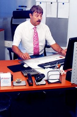 Mann im B&uuml;ro